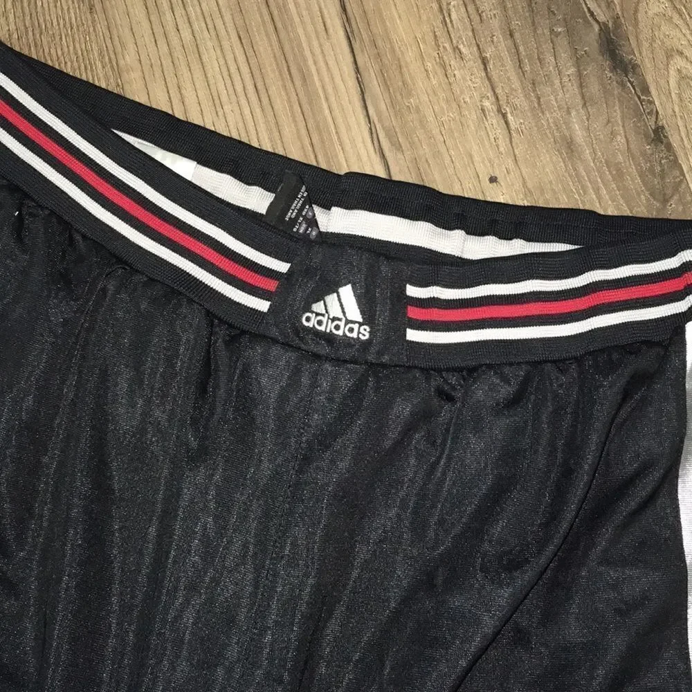 Vintage lined adidas men’s basketball shorts satin